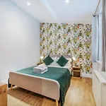 York 2 Bed Stay With Parking, Holgate Sanctuary